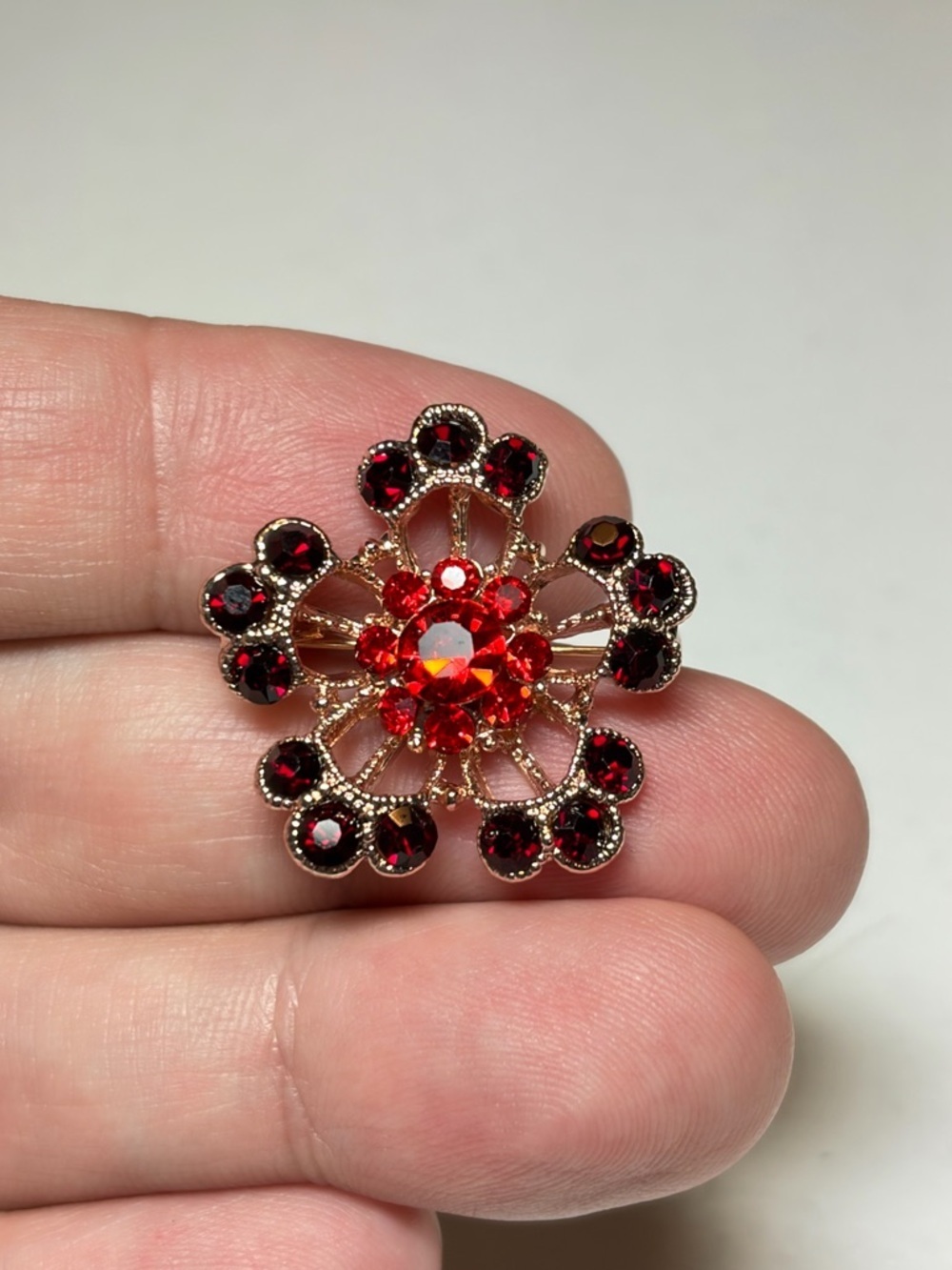Elegant Red Gold Floral Brooch.